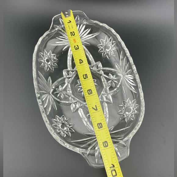 Vintage, Starburst 2-Part Relish Dish, Prescut Clear Glass, by Anchor Hocking - Picture 4 of 6